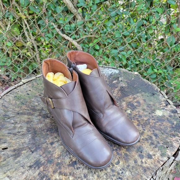 Women Vintage Brown Short Ankle Booties By Talbots Size 7M/Women Leather Boots/ - Picture 1 of 10